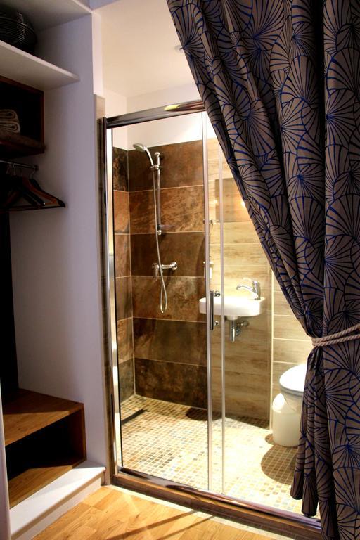 Accommodatie bij particulieren Private In A Parisian Homestay! - Close To It All!