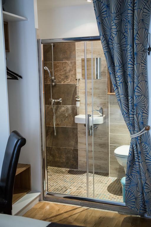 Accommodatie bij particulieren Private In A Parisian Homestay! - Close To It All! *