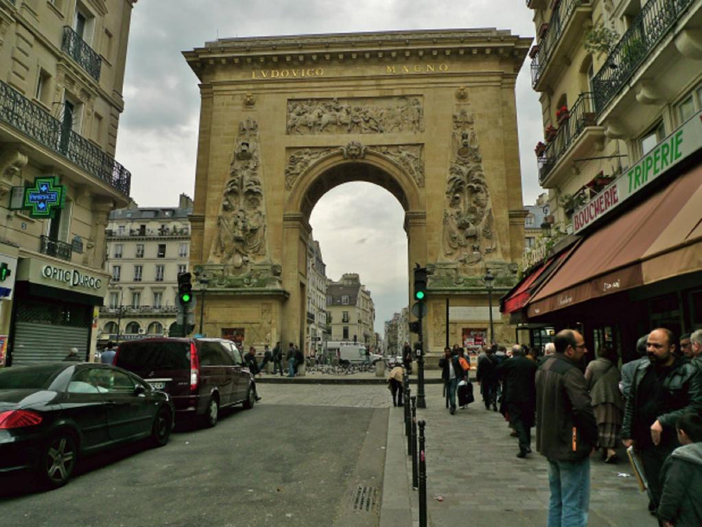 Private In A Parisian Homestay! - Close To It All! Quarto em Acomodações Particulares